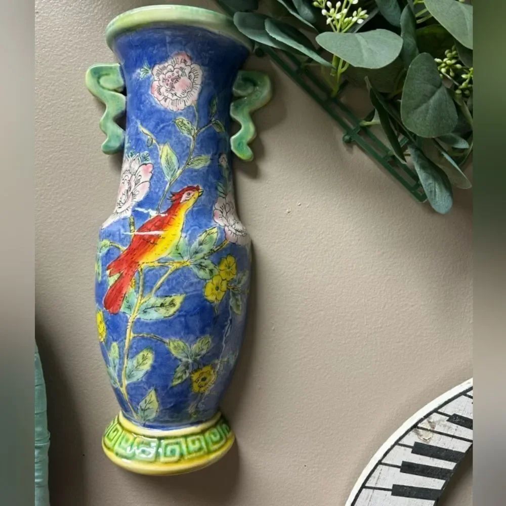 GUC Beautiful Bird & Floral Medium Wall Pocket Vase
